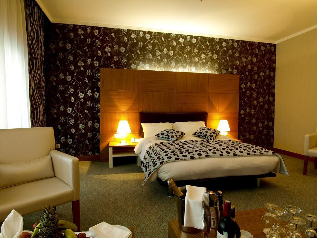 Grand Nur Plaza Hotel Актау Экстерьер фото